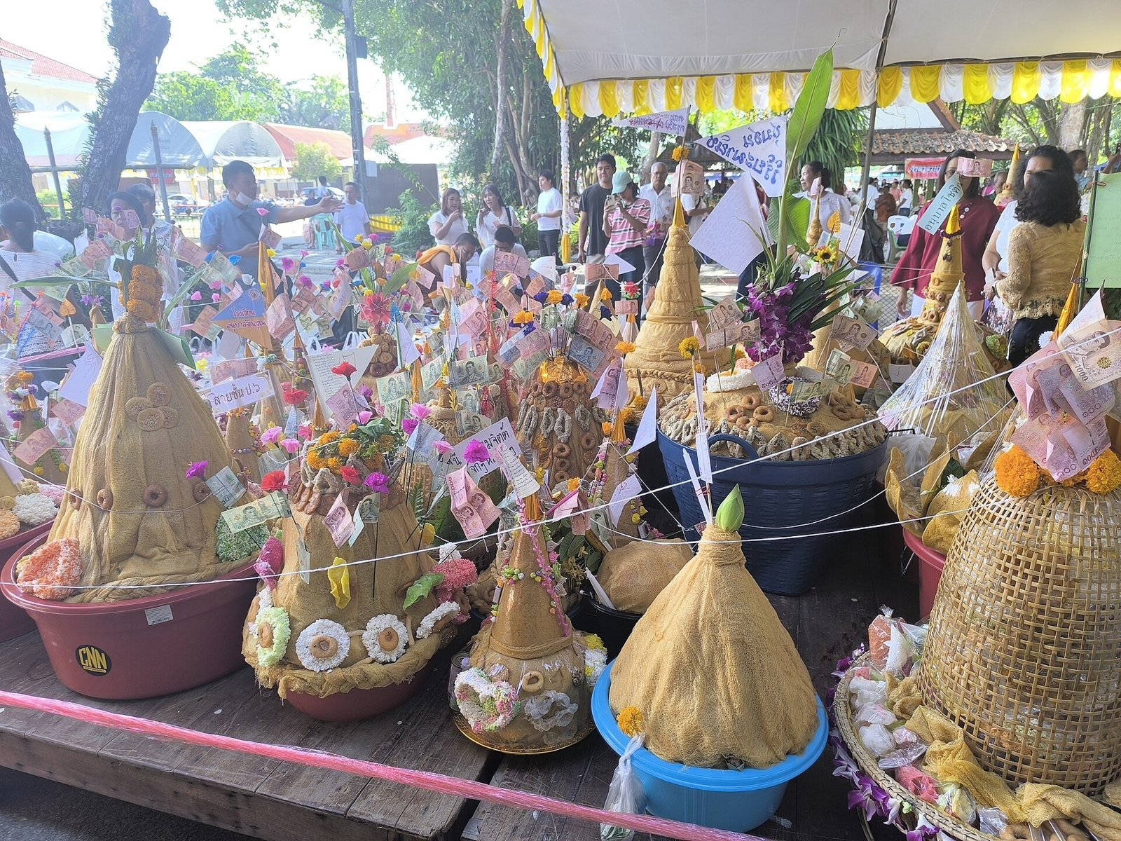 Offergaven voor Sart Duan Sip in Zuid-Thailand (foto: SouthernTHKnown, CC0, Wikimedia Commons)