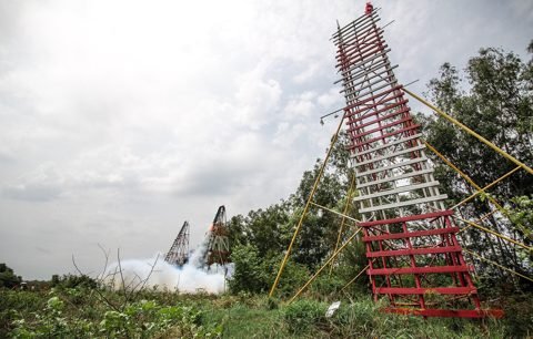 Raketfestival van Yasothon: een bamboeraket op het lanceerplatform