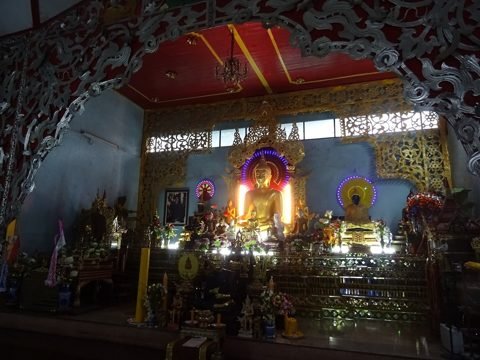 Altaar in Wat Chong Kham in Mae Hong Son