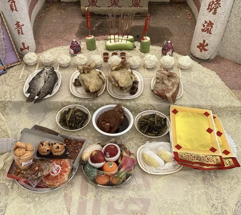Eten voor de voorouders tijdens Qingming